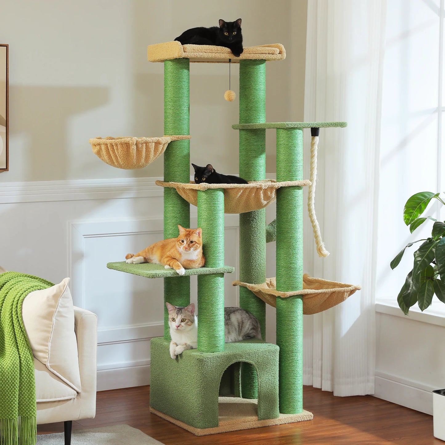 Arbre à chat maine coon qui comprend une maisonnette, nombreux supports, 2 paniers, corde et poteaux à griffer en sisal - Berra