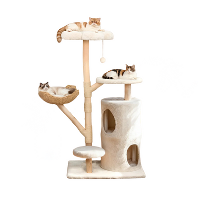 Arbre a chat design beige avec plateformes, deux condos integres, panier tresse suspendu et poteau griffoir en sisal
